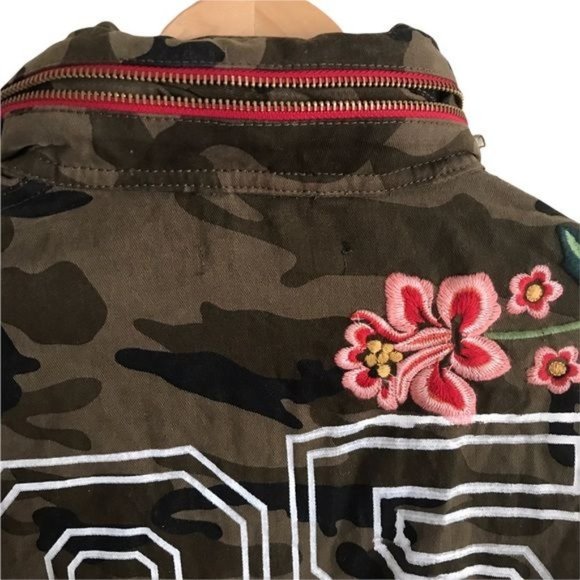 Romeo + Juliet Couture Floral Embroidered Liberty Hidden Hood Camo Jacket Small - Picture 14 of 16